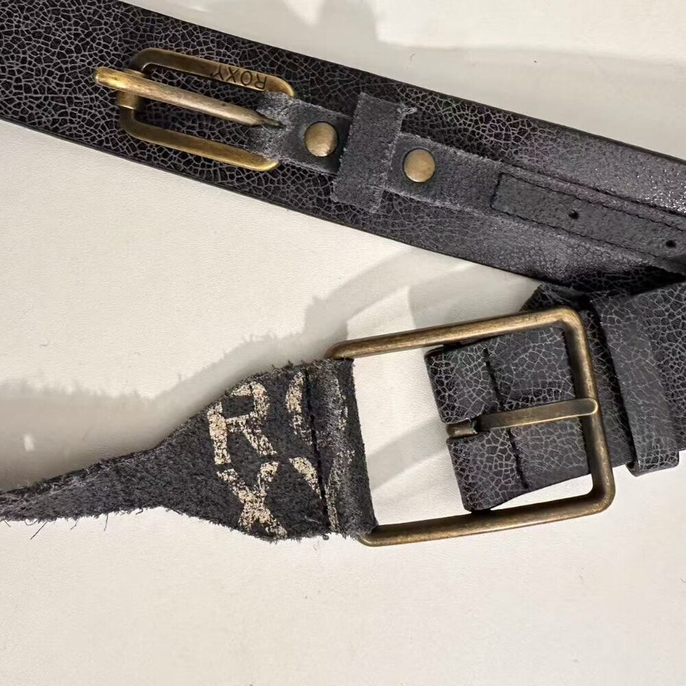 3/$30  Stylish Fashion Accessory: All-Leather Gray Belt （M/L)